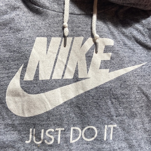 GUC vintage-looking Nike hoodie - Picture 2 of 4